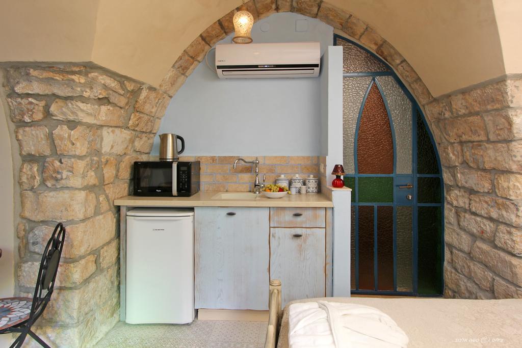 Отель Beit Ha'Omanim Цфат Номер фото