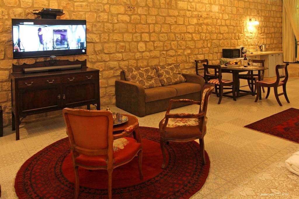 Отель Beit Ha'Omanim Цфат Номер фото